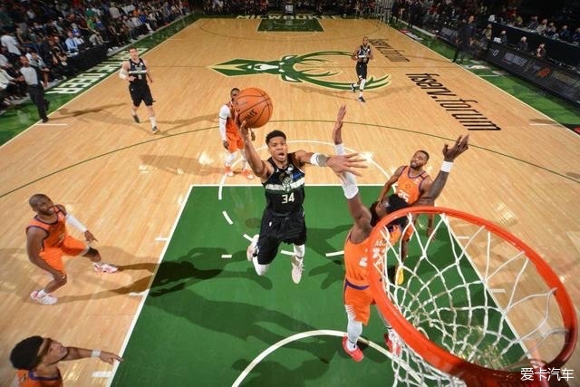 姚明父母现场助阵 苏州肯帝亚赢下关键卡位战